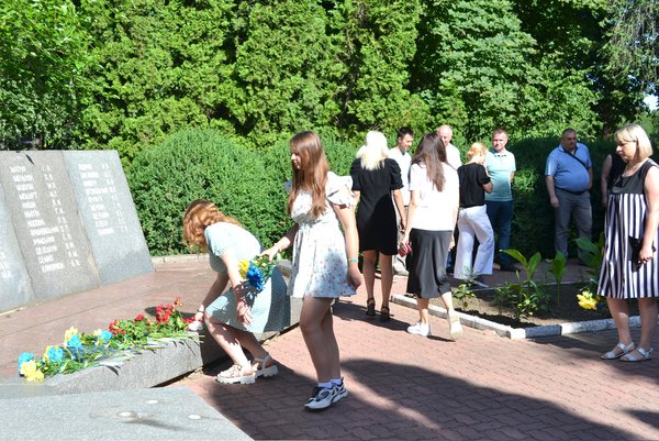 День скорботи і вшанування пам'яті жертв війни в Україні
