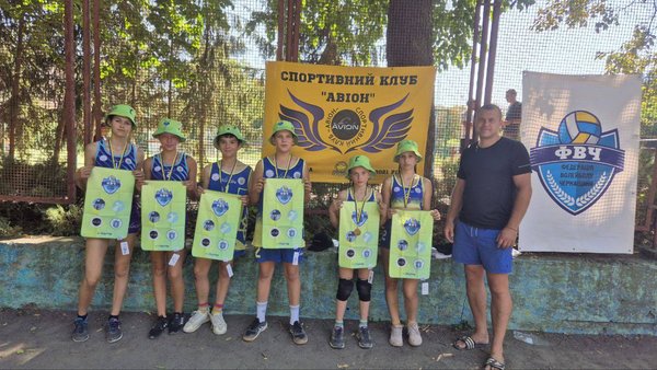 На спортмайданчику УНУ завершився турнір із пляжного волейболу