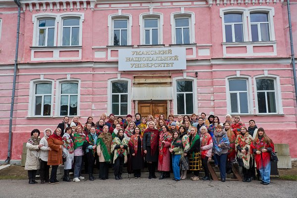 День української хустки – тепло традицій на фото