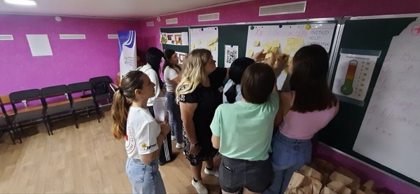 Генерація ідей, командна взаємодія, практичні рішення: студентка УНУ на воркшопі SPRINT