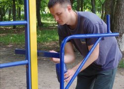 Студенти Уманського національного університету пофарбували дитячі майданчики в мікрорайоні ДОСи