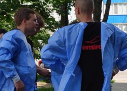 Студенти Уманського національного університету пофарбували дитячі майданчики в мікрорайоні ДОСи