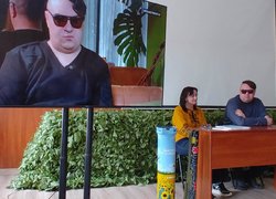 «ДЕСЬ НА ПІДСТУПАХ ДО мОСКВИ»: В Уманському НУ презентували збірку поета і військового Сергія БІДНЯЧУКА