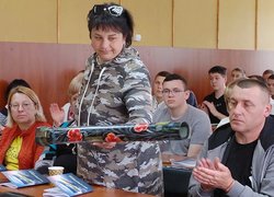 «ДЕСЬ НА ПІДСТУПАХ ДО мОСКВИ»: В Уманському НУ презентували збірку поета і військового Сергія БІДНЯЧУКА