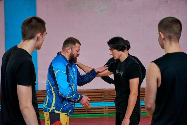 Сила, техніка і характер: студенти УНУ опановували грепплінг із чемпіоном України