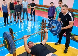 Відбувся Кубок УНУ з класичного жиму