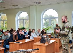 Зустріч студентів Уманського національного університету з представниками штурмової бригади Національної поліції України «Лють»