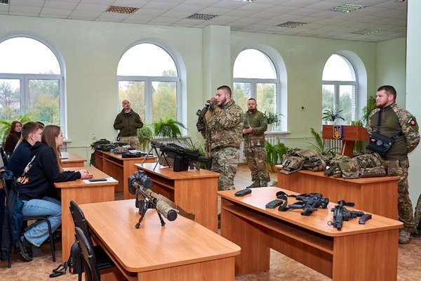 Зустріч студентів Уманського національного університету з представниками штурмової бригади Національної поліції України «Лють»