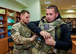 Зустріч студентів Уманського національного університету з представниками штурмової бригади Національної поліції України «Лють»