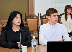 Здобувачі освіти та молоді вчені УНУ долучилися до зустрічі з головою Черкаської ОВА Ігорем Табурцем