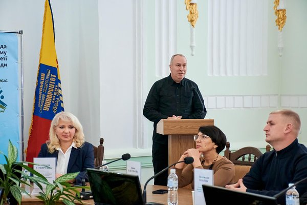 Здобувачі освіти та молоді вчені УНУ долучилися до зустрічі з головою Черкаської ОВА Ігорем Табурцем
