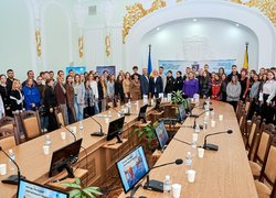 Здобувачі освіти та молоді вчені УНУ долучилися до зустрічі з головою Черкаської ОВА Ігорем Табурцем