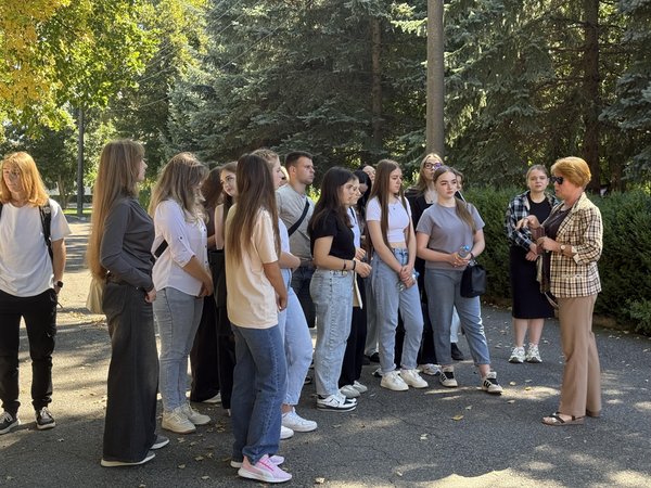Бібліотека УНУ відкриває двері у світ традицій і культурної спадщини університету