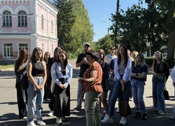Бібліотека УНУ відкриває двері у світ традицій і культурної спадщини університету