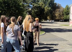 Бібліотека УНУ відкриває двері у світ традицій і культурної спадщини університету