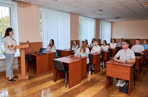 «Перемагає той, хто пам’ятає»: в УНУ розпочали навчальний рік з лекції-пам’яті героям України