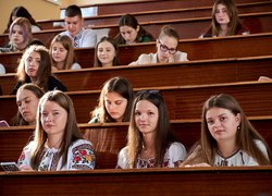 «Перемагає той, хто пам’ятає»: в УНУ розпочали навчальний рік з лекції-пам’яті героям України