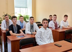«Перемагає той, хто пам’ятає»: в УНУ розпочали навчальний рік з лекції-пам’яті героям України