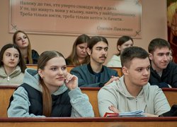 Гумор крізь війну: творча зустріч із військовим і письменником Віталієм Запекою