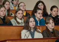 Гумор крізь війну: творча зустріч із військовим і письменником Віталієм Запекою