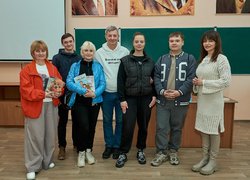 Гумор крізь війну: творча зустріч із військовим і письменником Віталієм Запекою