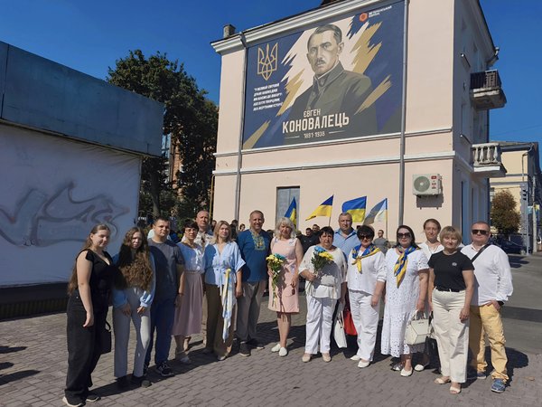 Університетська спільнота УНУ долучилася до відкриття меморіалу Євгену Коновальцю