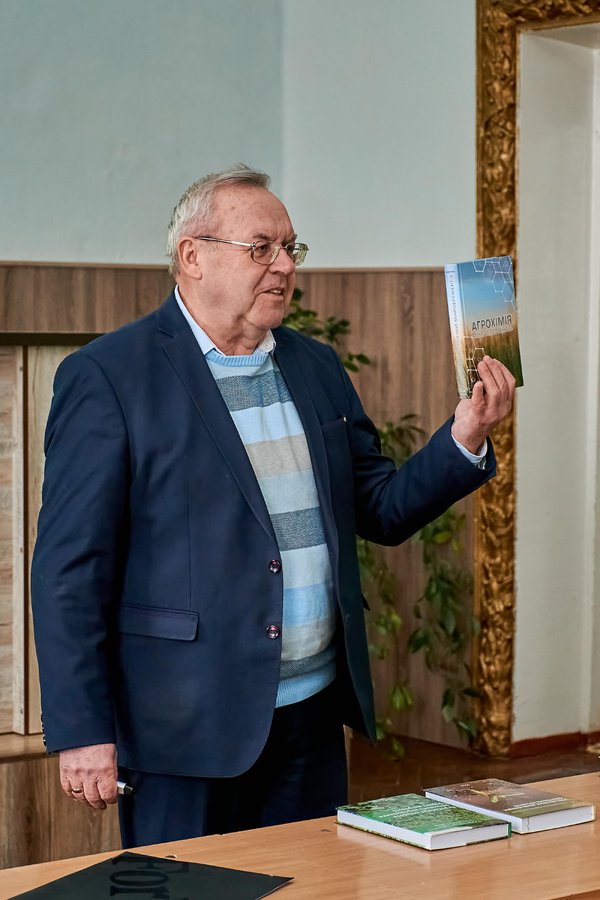 Збереження родючості ґрунтів у період кліматичних викликів і воєнного часу: фахова дискусія аграріїв