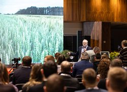 Чорнозем під мікроскопом часу: 60-річний польовий дослід УНУ презентовано на конференції «Рослинництво 2026. Наука та магія»