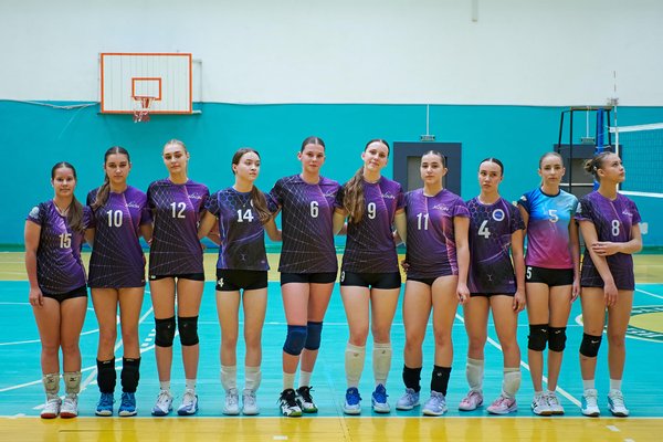 У спортивній залі УНУ відбувся випускний матч  волейбольного клубу «АВІОН»