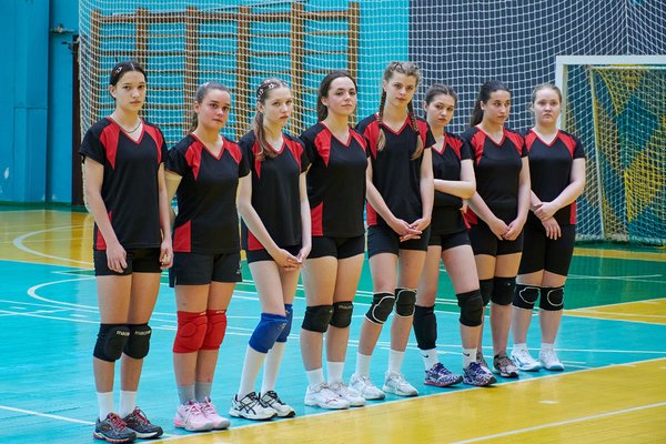 У спортивній залі УНУ відбувся випускний матч  волейбольного клубу «АВІОН»