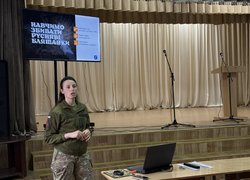 Зустріч із військовослужбовцями: студентам УНУ презентували можливості військової освіти