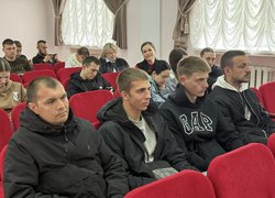 Зустріч із військовослужбовцями: студентам УНУ презентували можливості військової освіти