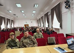 Зустріч із військовослужбовцями: студентам УНУ презентували можливості військової освіти