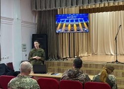 Зустріч із військовослужбовцями: студентам УНУ презентували можливості військової освіти