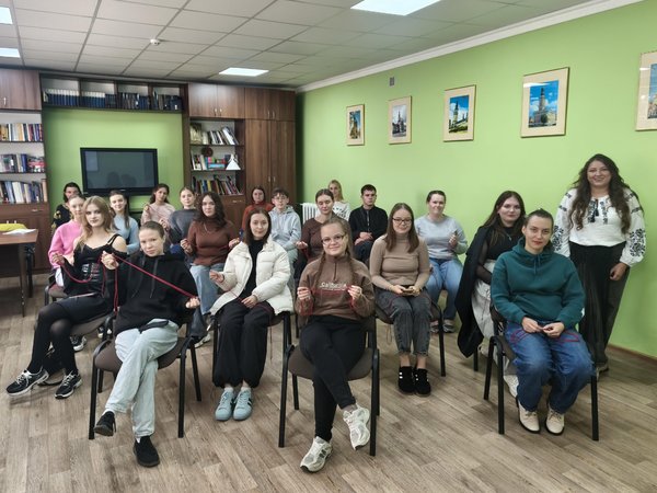 Українські традиції в сучасному форматі: студенти УНУ опановували мистецтво макраме