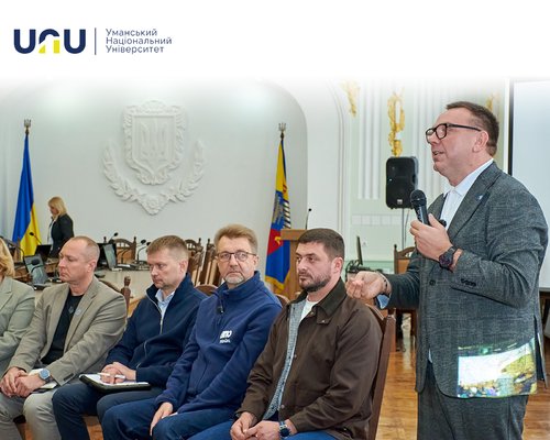 «Разом до рішень»: УНУ став майданчиком для діалогу переселенців і влади