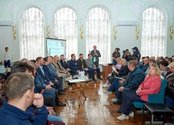 «Разом до рішень»: УНУ став майданчиком для діалогу переселенців і влади