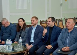 «Разом до рішень»: УНУ став майданчиком для діалогу переселенців і влади