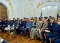 «Разом до рішень»: УНУ став майданчиком для діалогу переселенців і влади