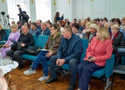 «Разом до рішень»: УНУ став майданчиком для діалогу переселенців і влади