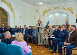 «Разом до рішень»: УНУ став майданчиком для діалогу переселенців і влади