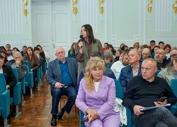 «Разом до рішень»: УНУ став майданчиком для діалогу переселенців і влади