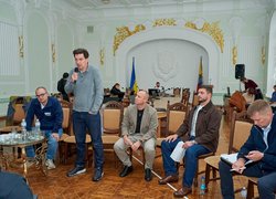 «Разом до рішень»: УНУ став майданчиком для діалогу переселенців і влади