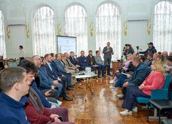 «Разом до рішень»: УНУ став майданчиком для діалогу переселенців і влади