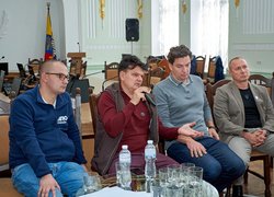 «Разом до рішень»: УНУ став майданчиком для діалогу переселенців і влади