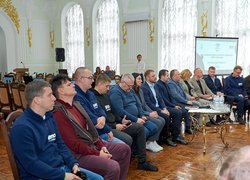 «Разом до рішень»: УНУ став майданчиком для діалогу переселенців і влади
