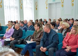 «Разом до рішень»: УНУ став майданчиком для діалогу переселенців і влади