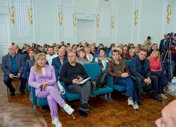«Разом до рішень»: УНУ став майданчиком для діалогу переселенців і влади