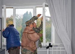 Сила єдності в дії: у гуртожитках УНУ відновлюють пошкоджені вікна