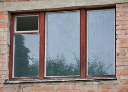 Сила єдності в дії: у гуртожитках УНУ відновлюють пошкоджені вікна